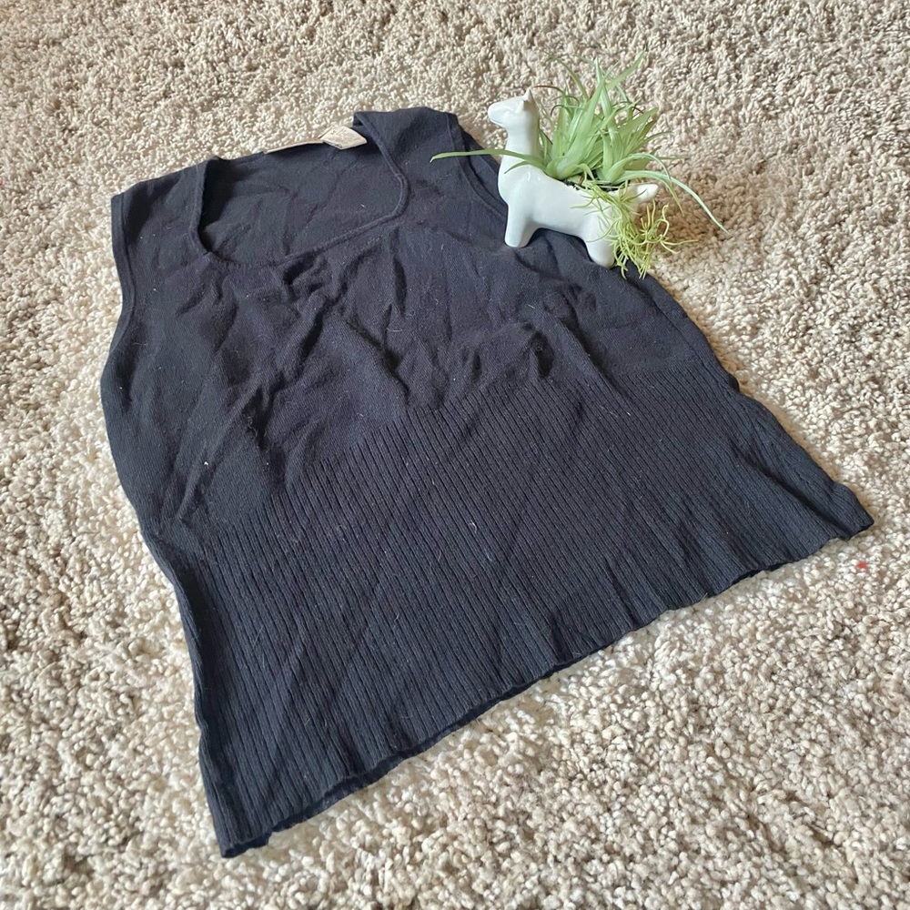 Apostrophe chic low cut belly black crop top simple modest fashion shirt